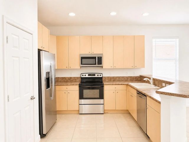 3 of 28 - 1804 Sw Jamesport Drive, Port St. Lucie, FL