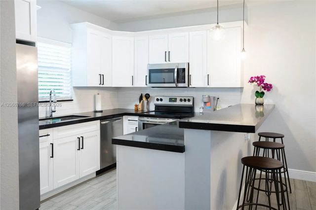 2 of 26 - 837 Nw 14th Way, Fort Lauderdale, FL