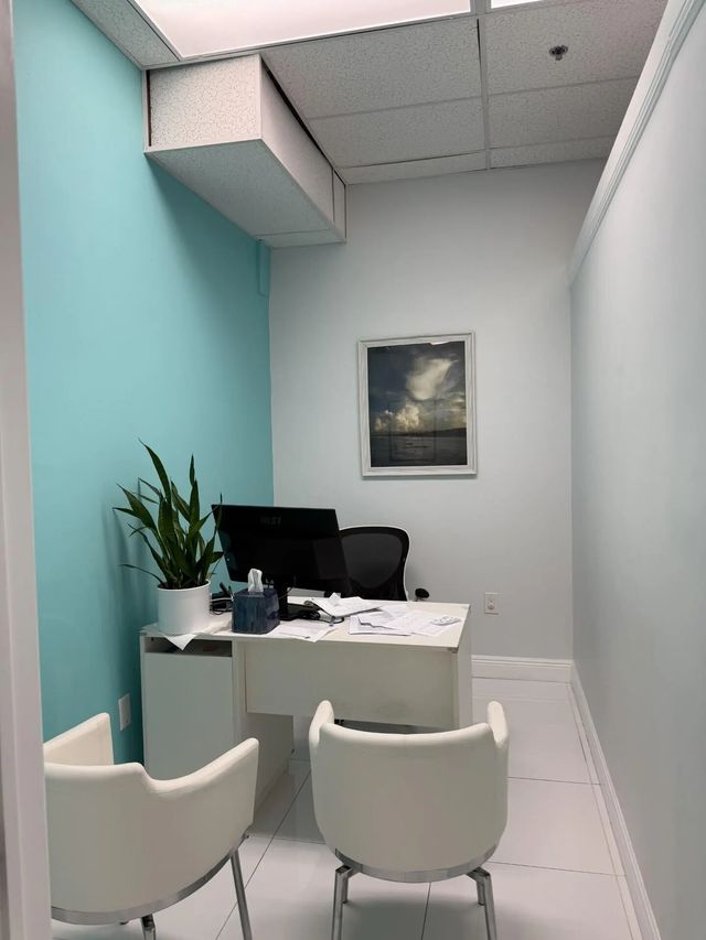 2 of 7 - 1750 N Congress Avenue #402, West Palm Beach, FL