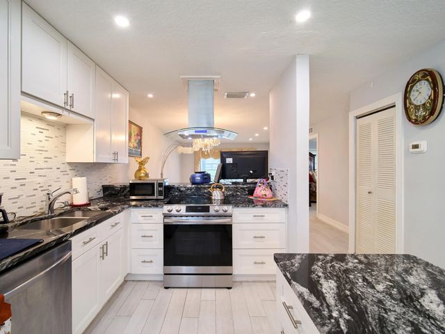 3 of 25 - 133 Lake Olive Drive, West Palm Beach, FL