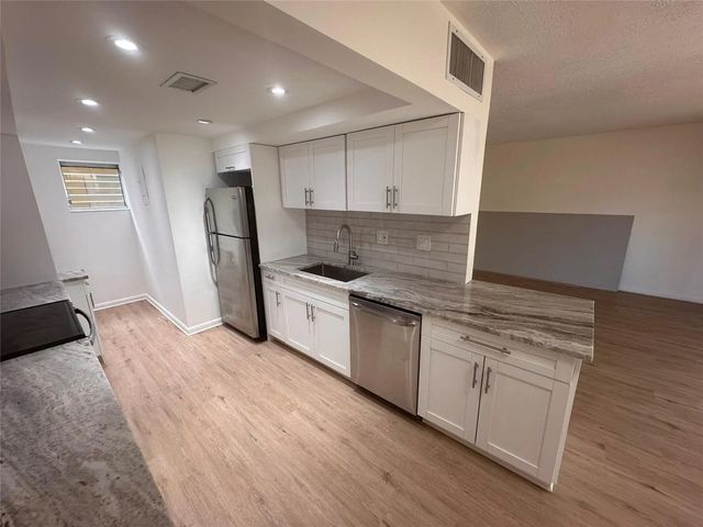 5 of 27 - 1501 Se 15th Street #3-4, Fort Lauderdale, FL