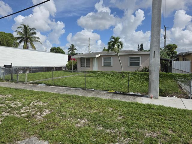 3 of 11 - 3555 Nw 95th Street, Miami, FL