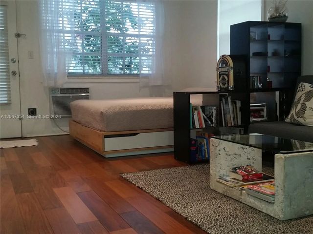 4 of 16 - 717 Espanola Way #205, Miami Beach, FL