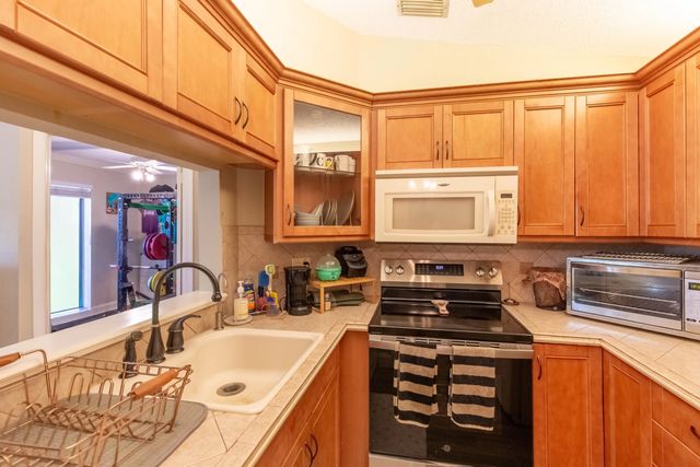 5 of 20 - 4703 Lucerne Lakes Boulevard E #204, Lake Worth, FL