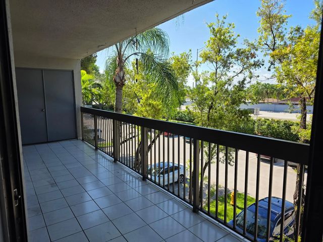 4 of 4 - 13250 Sw 88th Terrace N #303, Miami, FL