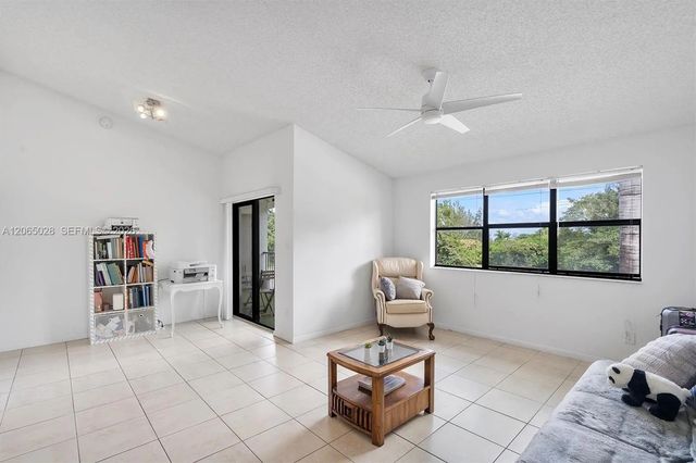 4 of 26 - 610 S Park Road #35-1, Hollywood, FL