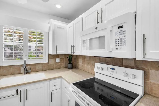 5 of 37 - 2600 Se Ocean Boulevard #m1, Stuart, FL