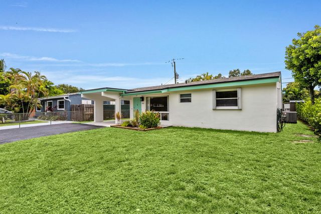 2 of 40 - 4987 Sw 25th Avenue, Dania Beach, FL