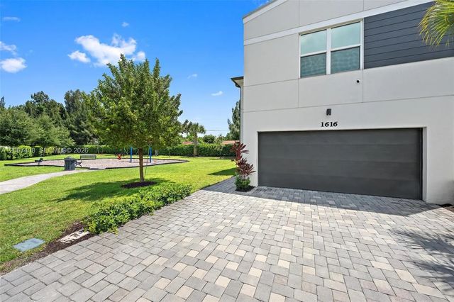 2 of 21 - 1616 Lindley Street, Mangonia Park, FL