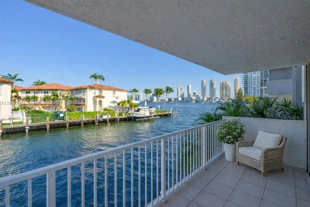 4 of 33 - 4000 Ne 170th Street #200, North Miami Beach, FL