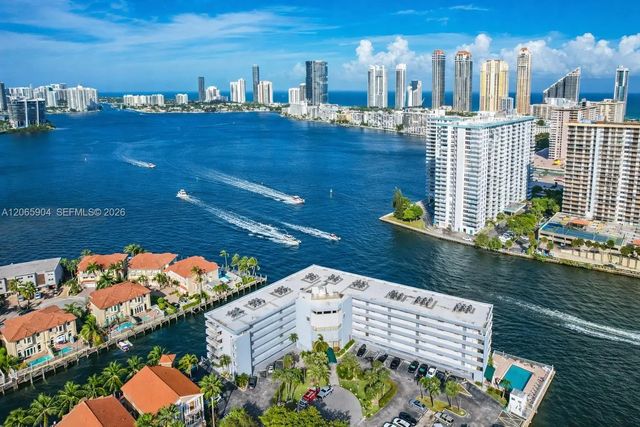 5 of 33 - 4000 Ne 170th Street #200, North Miami Beach, FL