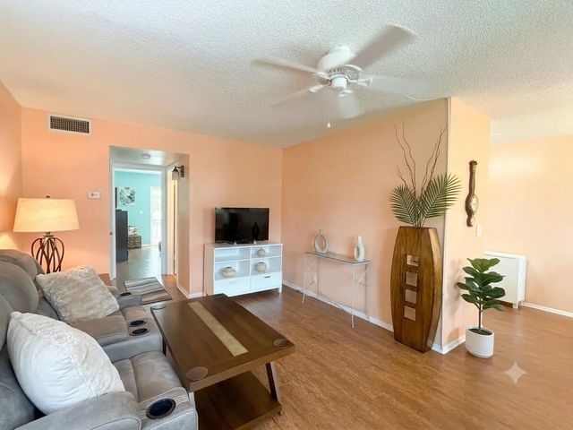 28 Pine Arbor #105, Vero Beach