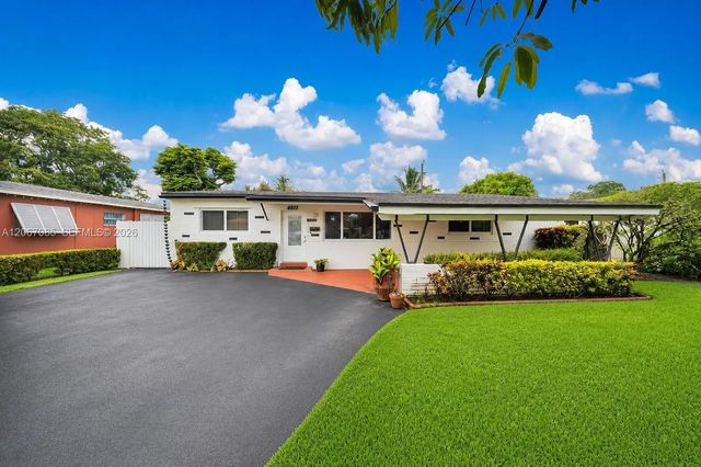7561 Meridian Street, Miramar