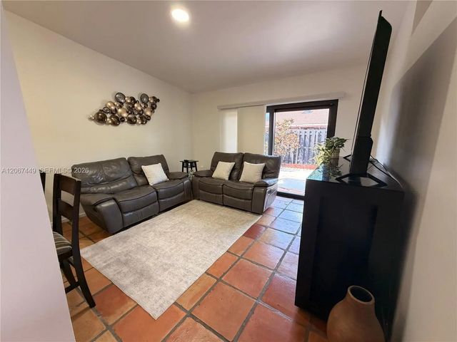 5 of 32 - 6641 Nw 174th Terrace, Hialeah, FL
