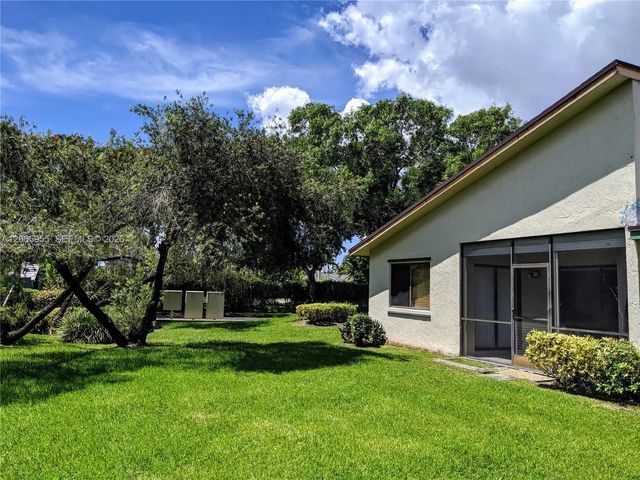 3 of 24 - 460 Lakeview Drive #4, Weston, FL