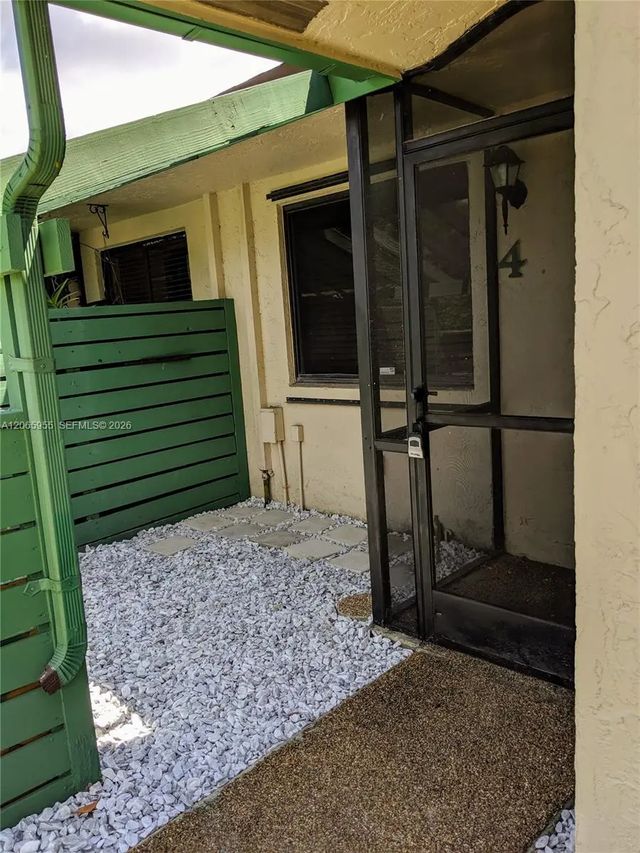 4 of 24 - 460 Lakeview Drive #4, Weston, FL