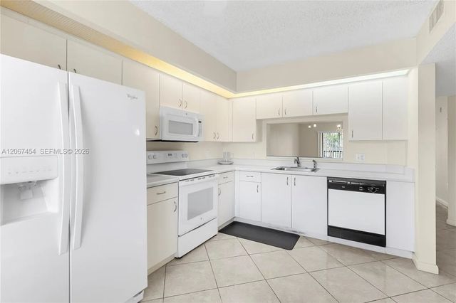 4 of 26 - 13705 Sw 12th Street #208b, Pembroke Pines, FL