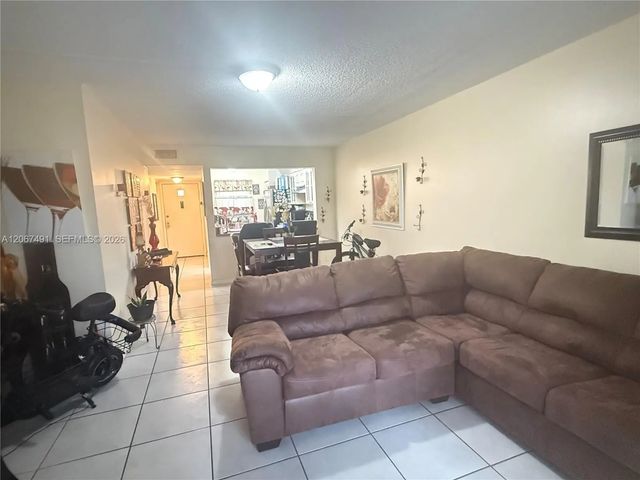 5 of 13 - 422 Ne 210th Cir Terrace #105-1, Miami, FL