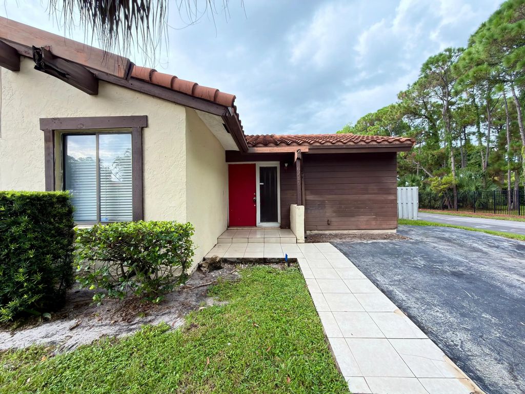 6287 Scotch Pine Lane, Lake Worth
