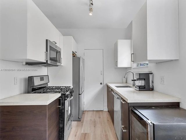 4 of 12 - 1535 Meridian Avenue #2, Miami Beach, FL