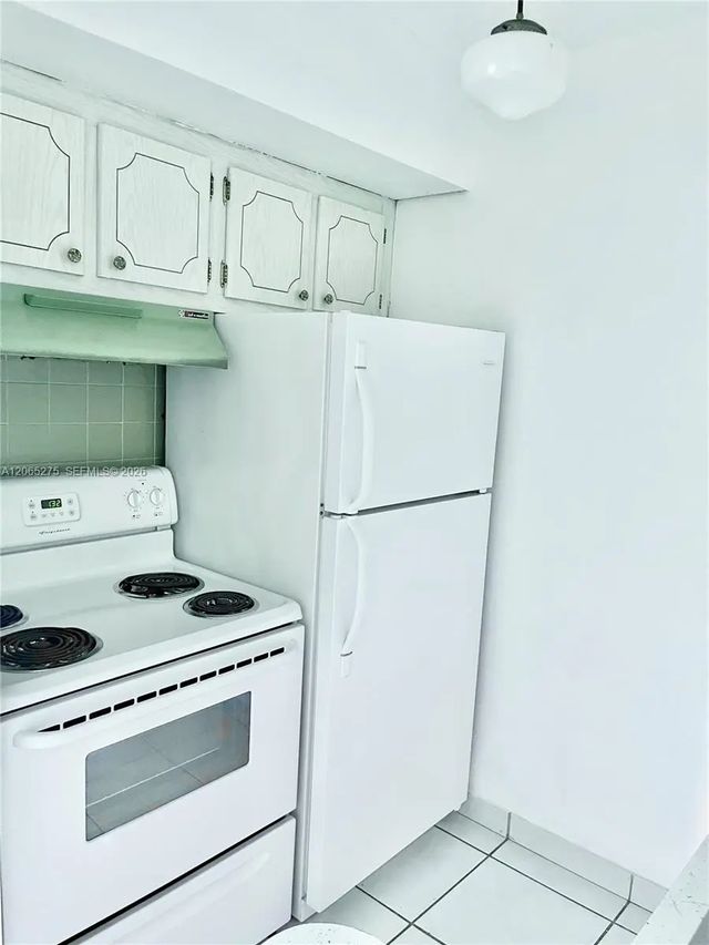 3 of 35 - 2145 Pierce Street #421, Hollywood, FL