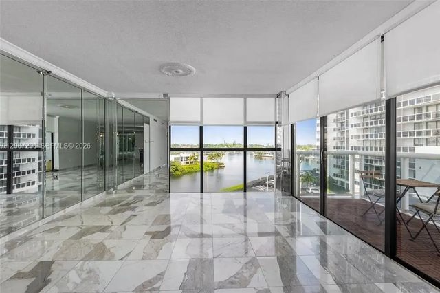 2 of 24 - 20505 E Country Club Drive #533, Aventura, FL