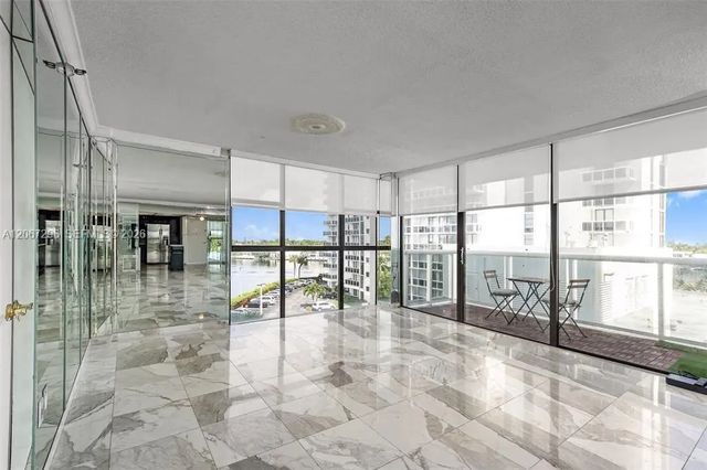 3 of 24 - 20505 E Country Club Drive #533, Aventura, FL