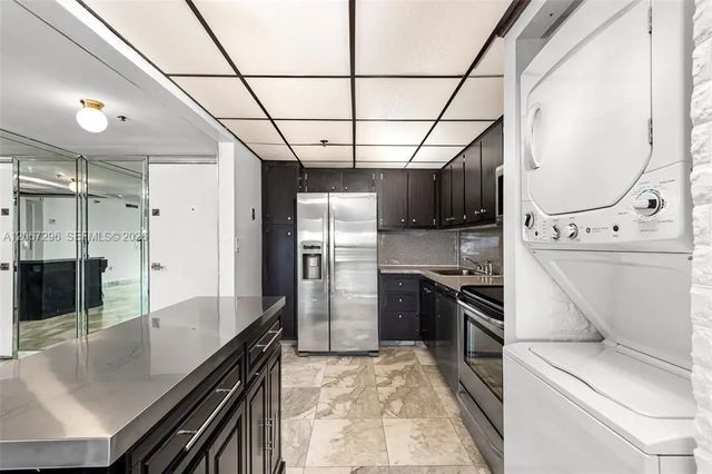 5 of 24 - 20505 E Country Club Drive #533, Aventura, FL