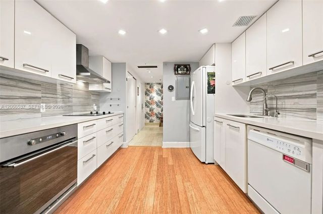 5 of 37 - 10205 Collins Avenue #206, Bal Harbour, FL