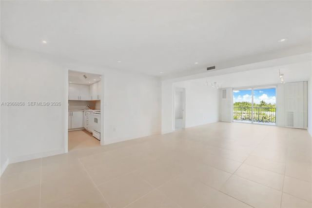 3 of 16 - 210 Sea View Drive #409, Key Biscayne, FL