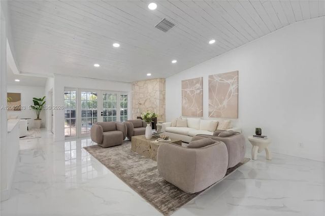 3 of 26 - 695 Nw 107th Lane, Coral Springs, FL