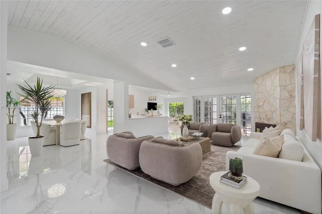 4 of 26 - 695 Nw 107th Lane, Coral Springs, FL