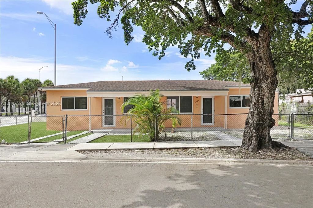 1202 Nw 34th Street #1202, Miami