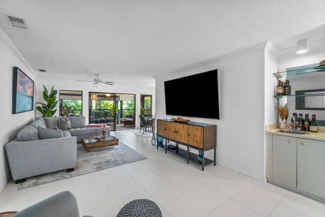 4 of 25 - 50 Pelican Pointe Drive #2050, Delray Beach, FL