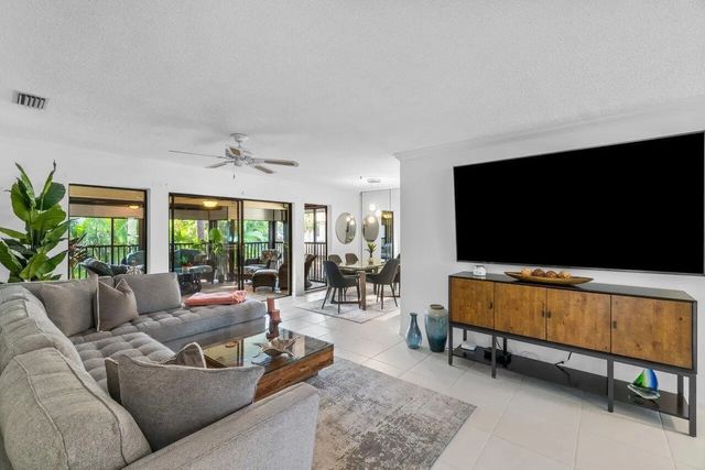 5 of 25 - 50 Pelican Pointe Drive #2050, Delray Beach, FL