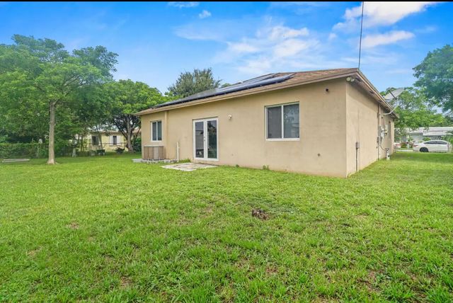 3 of 23 - 2430 Nw 13th Street, Pompano Beach, FL
