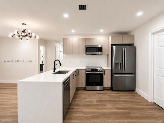 5 of 33 - 3431 Ne 8th Avenue, Oakland Park, FL