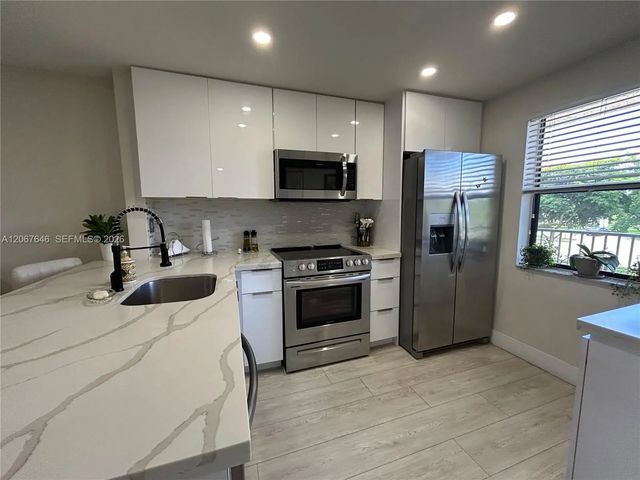 10130 Sunrise Lakes Boulevard #207, Sunrise
