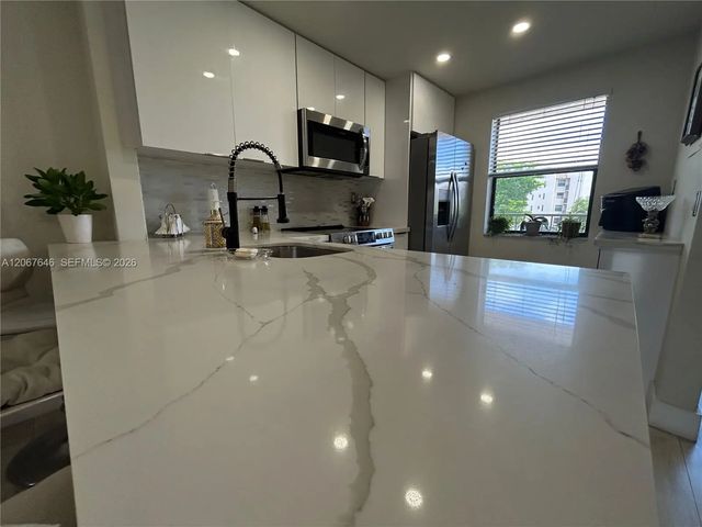 3 of 38 - 10130 Sunrise Lakes Boulevard #207, Sunrise, FL
