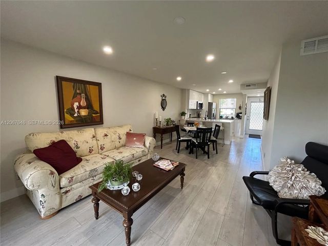 5 of 38 - 10130 Sunrise Lakes Boulevard #207, Sunrise, FL