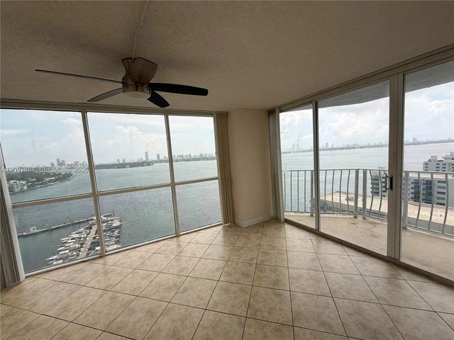 7601 E Treasure Drive #2007, North Bay Village