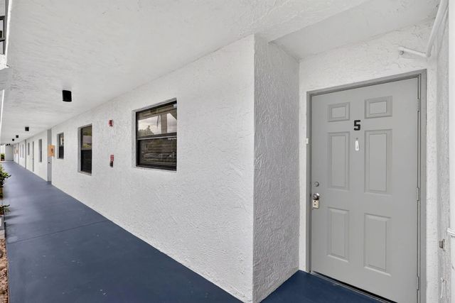 3 of 42 - 1200 Se Parkview Place #f-5, Stuart, FL