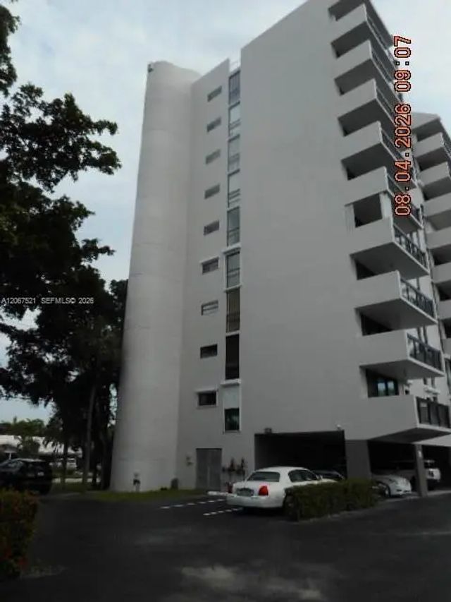 4 of 39 - 4800 Bayview Drive #802, Fort Lauderdale, FL