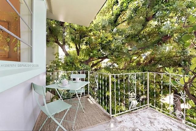 2 of 13 - 945 10th Street #3, Miami Beach, FL