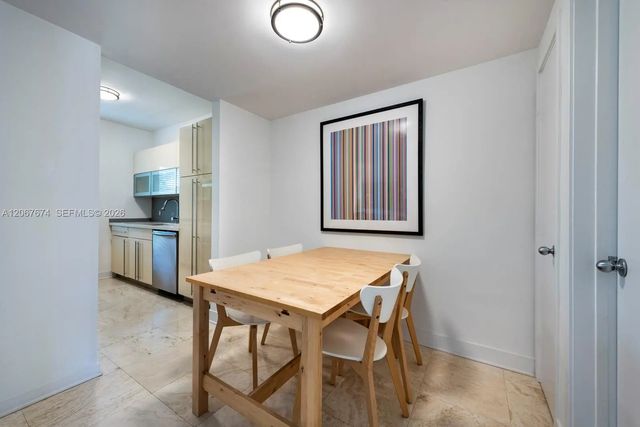 4 of 13 - 945 10th Street #3, Miami Beach, FL
