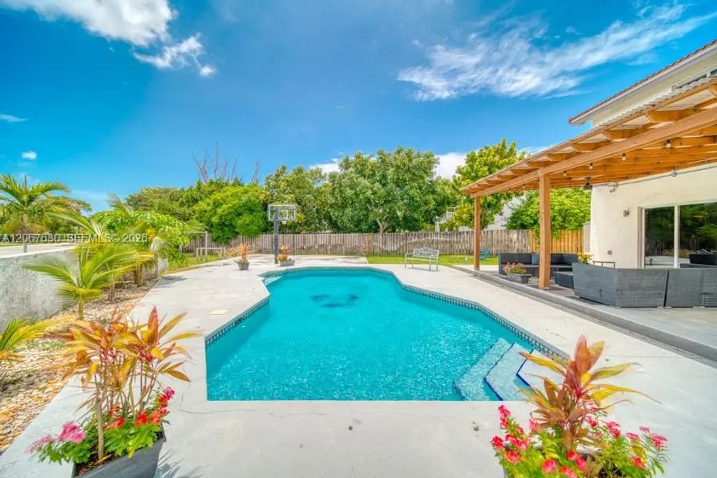 8611 Sw 207th Terrace, Cutler Bay