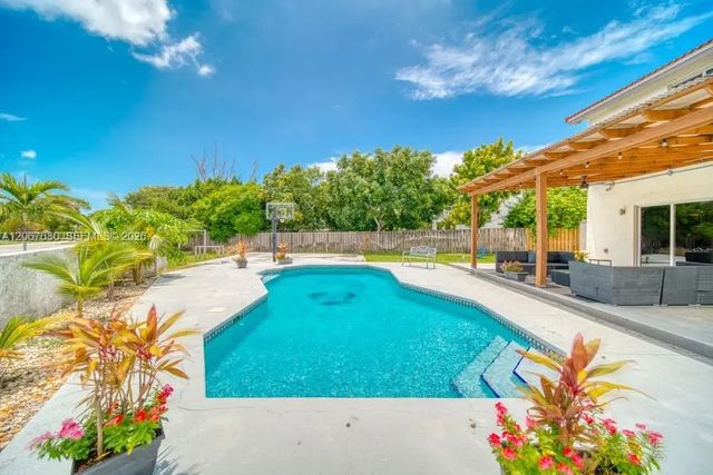8611 Sw 207th Terrace, Cutler Bay