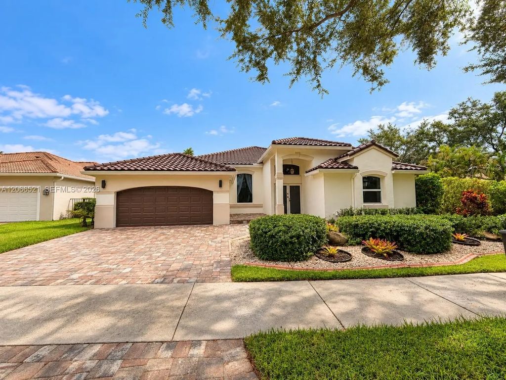 2616 Oakbrook Court, Weston
