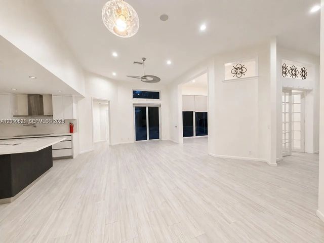 5 of 16 - 2616 Oakbrook Court, Weston, FL