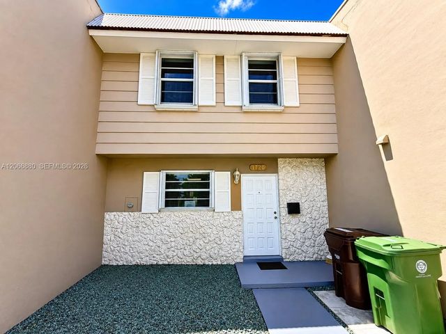 3 of 25 - 1720 W 75th Street, Hialeah, FL